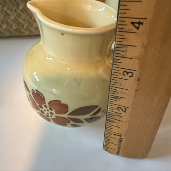 Vintage tea pot with matching creamer - Picture 7 of 9